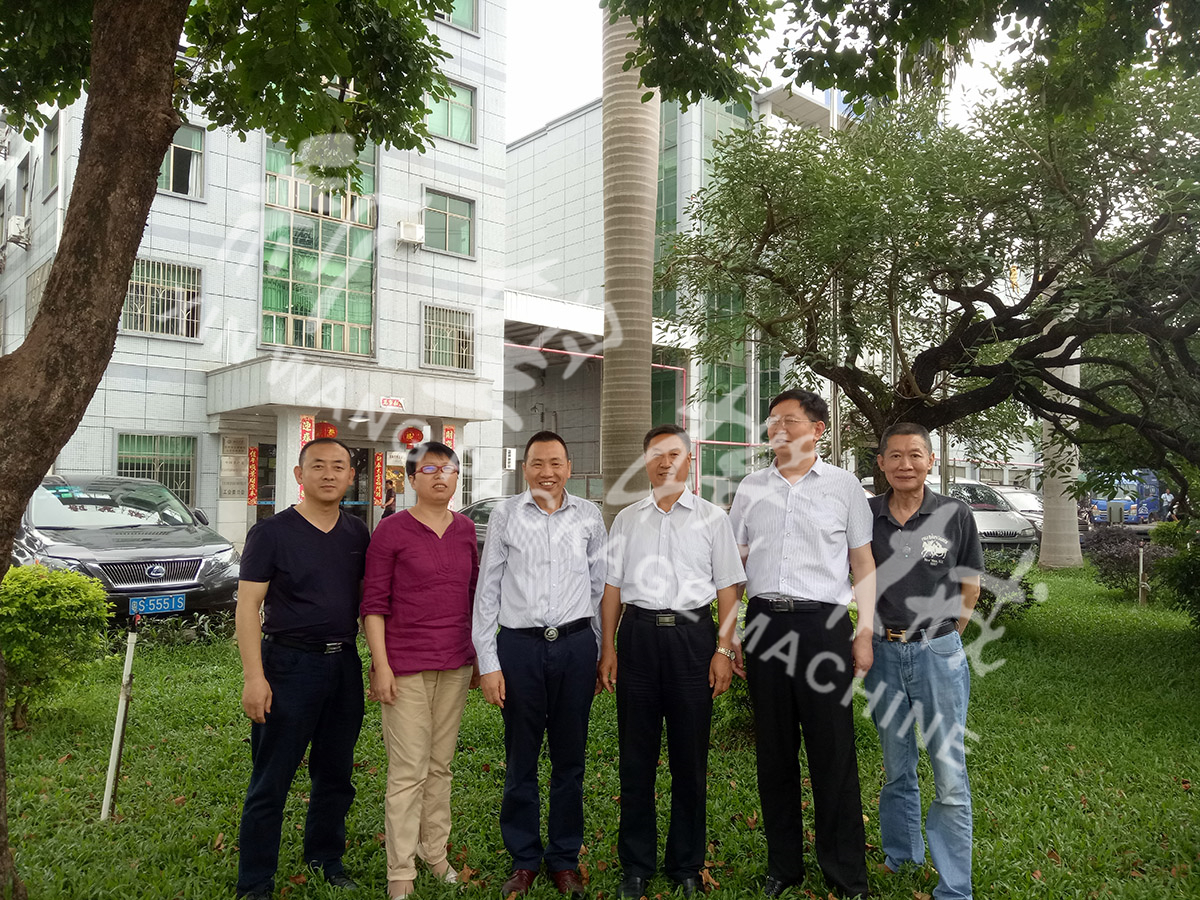 總裝備部劉思剛少將、新華社李建琦博士一行蒞臨新望公司考察指導(dǎo)